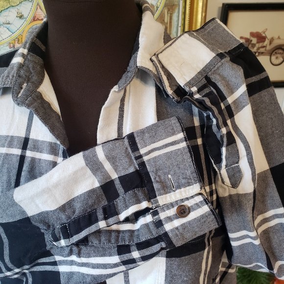 Boyfriend Plaid Button Up Shirt - Picture 4 of 6